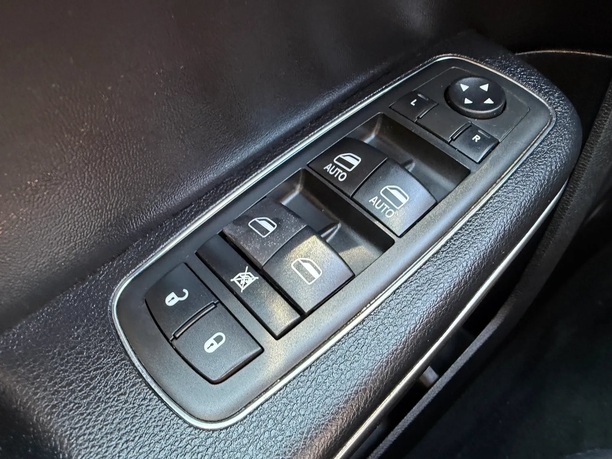 Used 2011 Chrysler 300 C w/ Sound Group AWD/4WD image 31