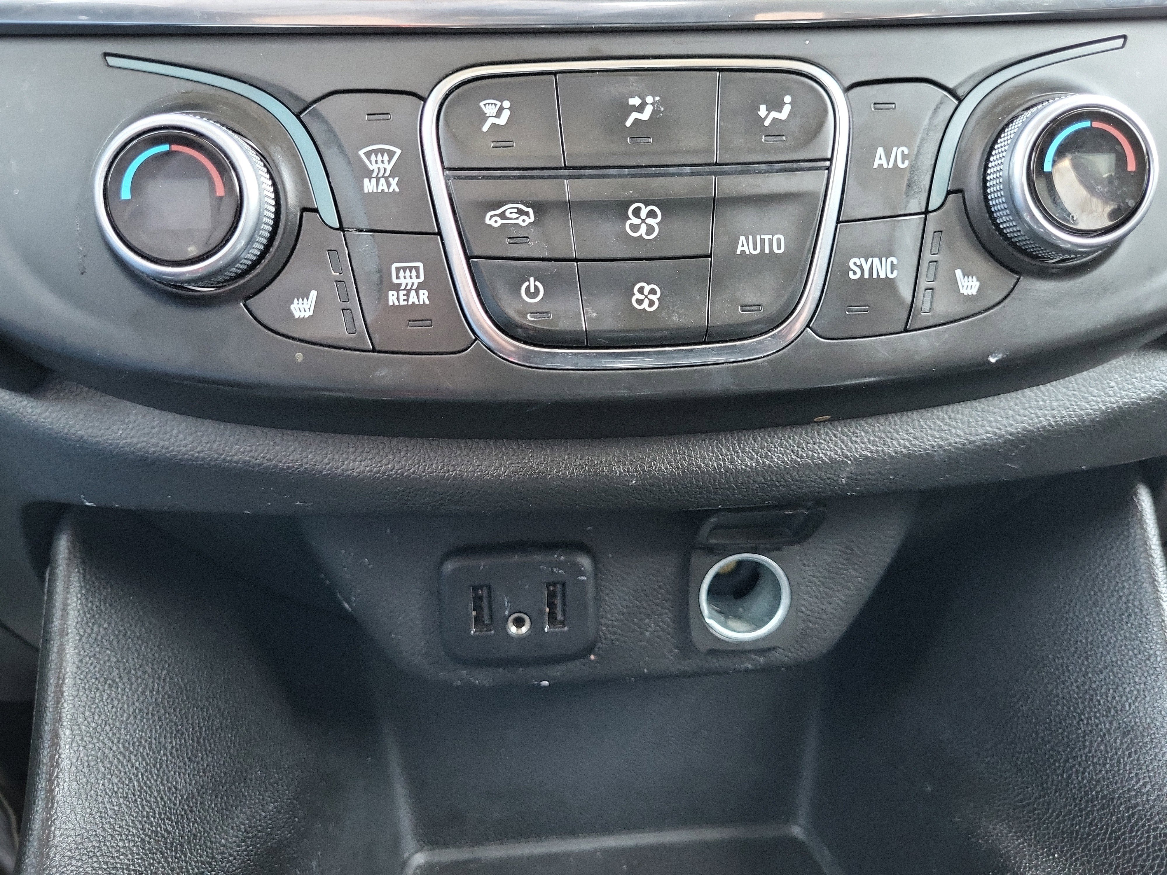 Certified 2021 Chevrolet Traverse LT image 27