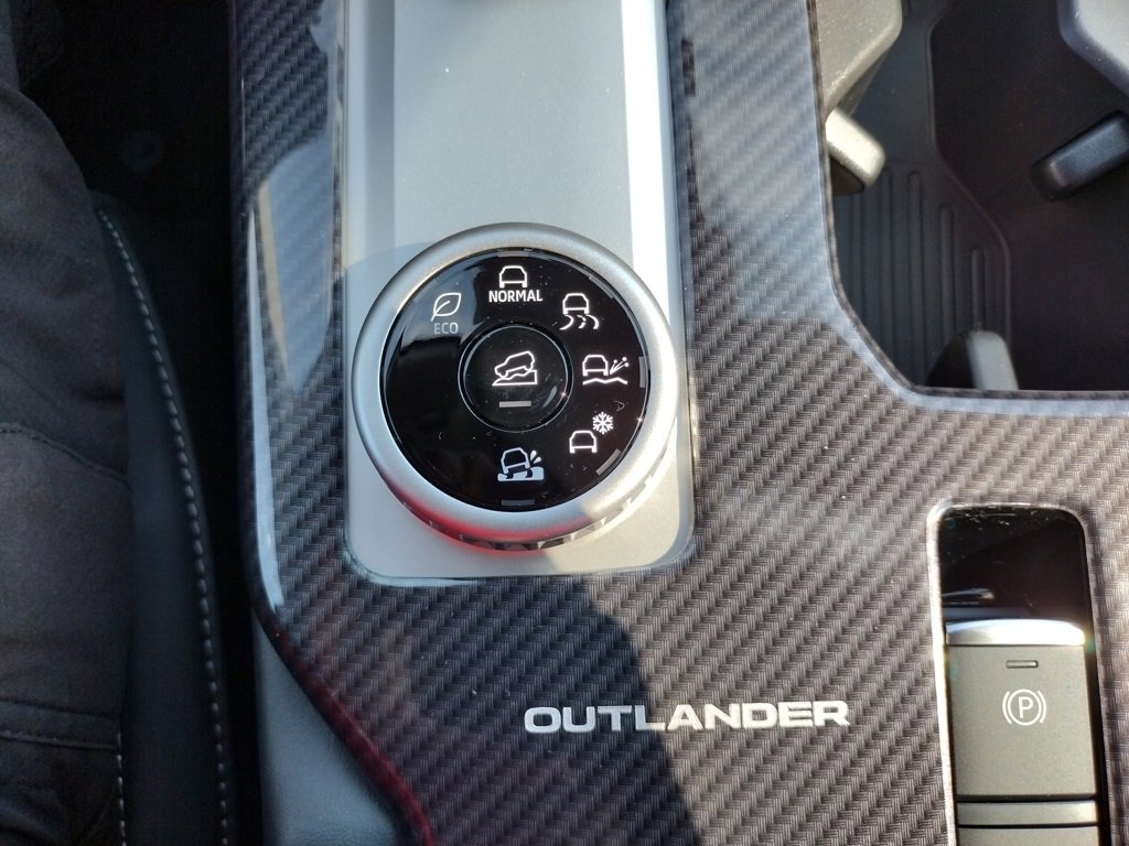 New 2025 Mitsubishi Outlander SE image 11