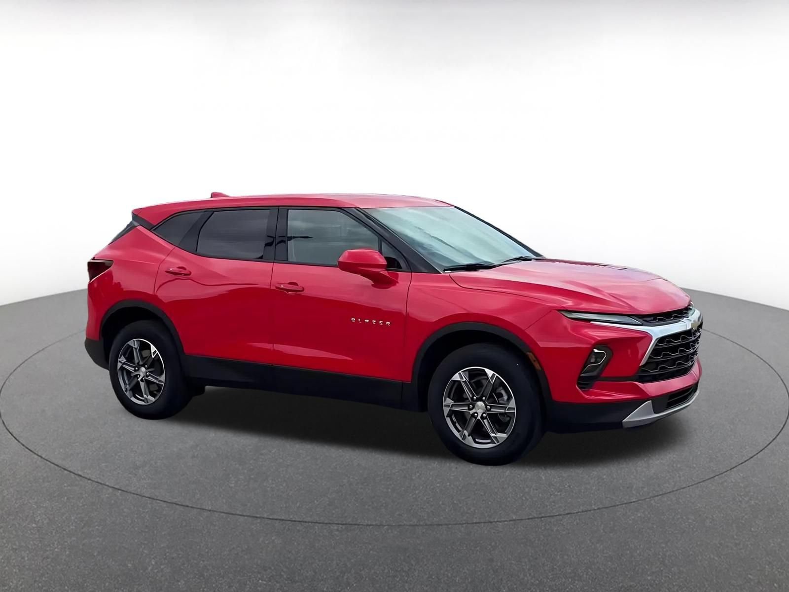 Used 2026 Chevrolet Blazer LT FWD image 2