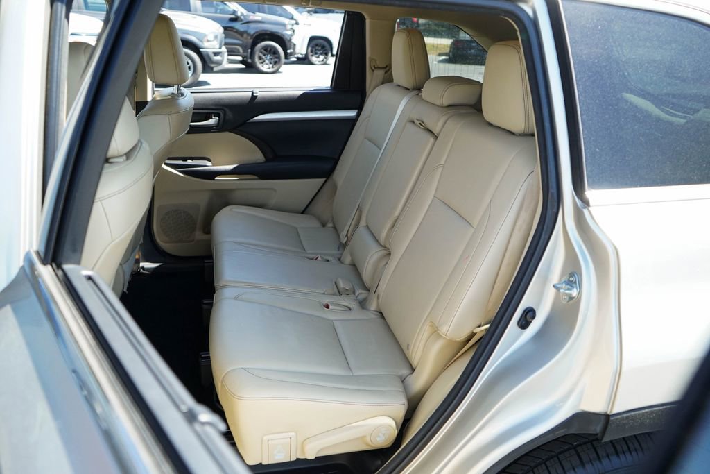 Used 2015 Toyota Highlander XLE FWD image 9