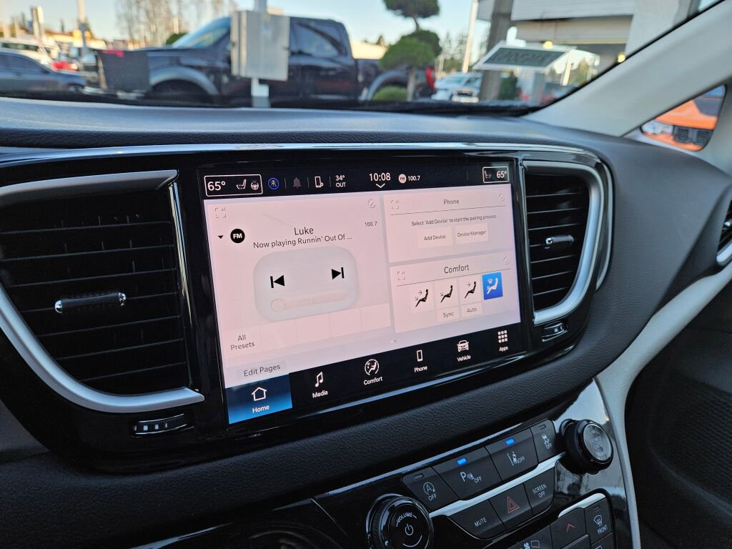 Used 2024 Chrysler Pacifica Touring-L image 23