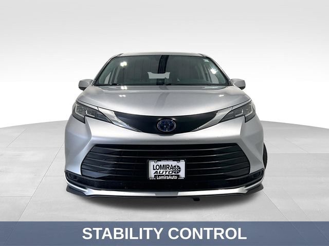Used 2021 Toyota Sienna LE FWD image 3