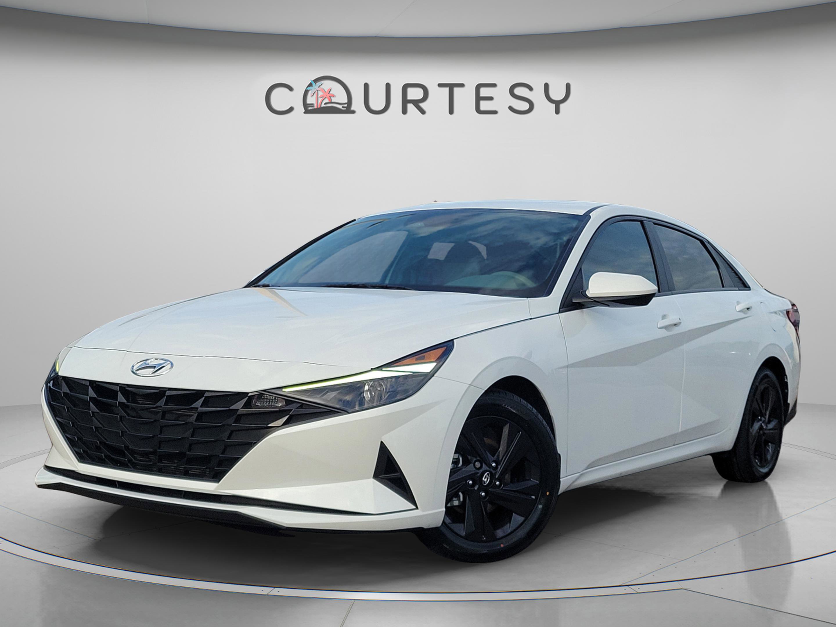 Certified 2022 Hyundai Elantra SEL image 1