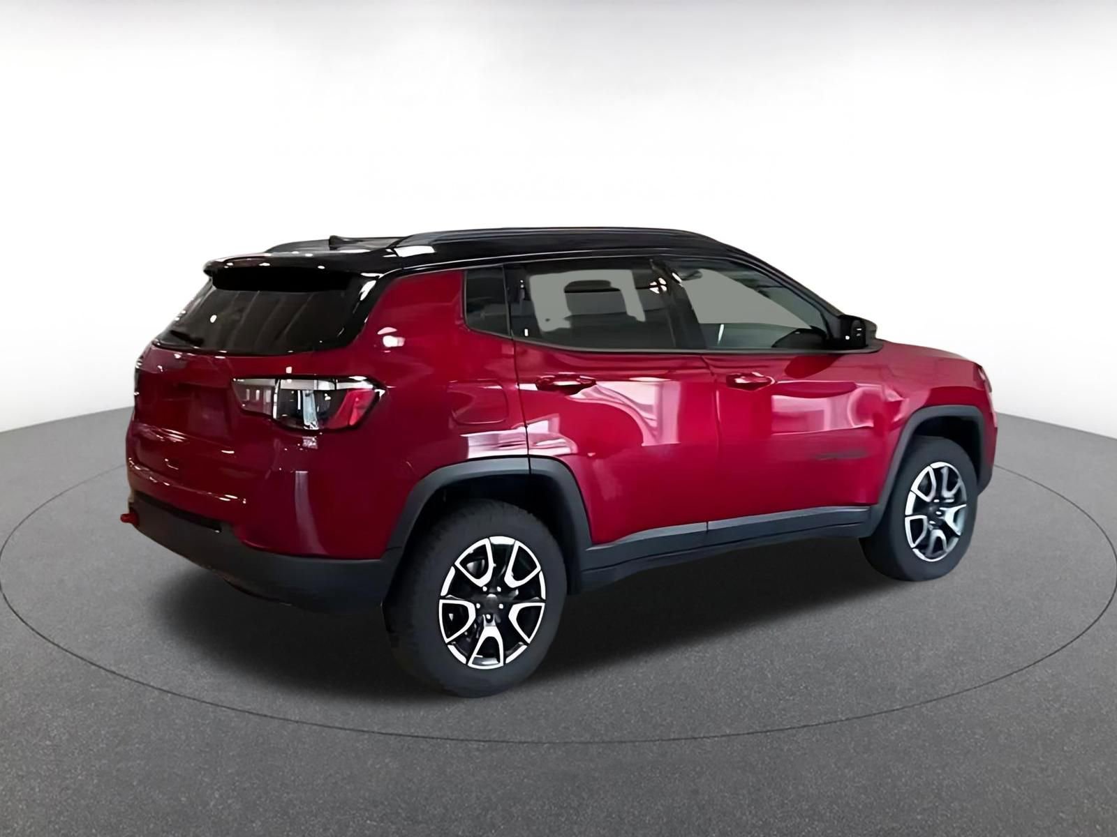 Used 2025 Jeep Compass Trailhawk AWD/4WD image 11