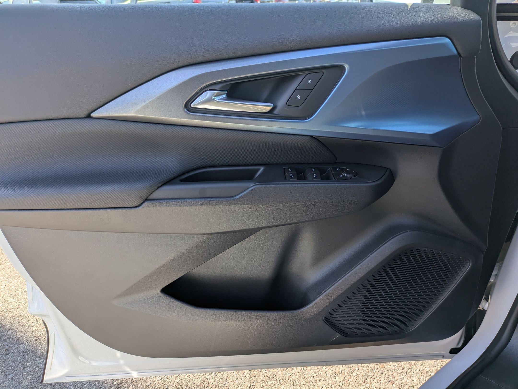 Used 2026 Chevrolet Equinox EV LT w/ LPO, All-Weather Mat Package image 25