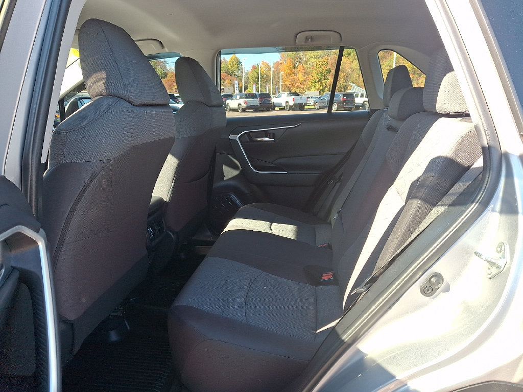 Used 2022 Toyota RAV4 XLE AWD/4WD image 11