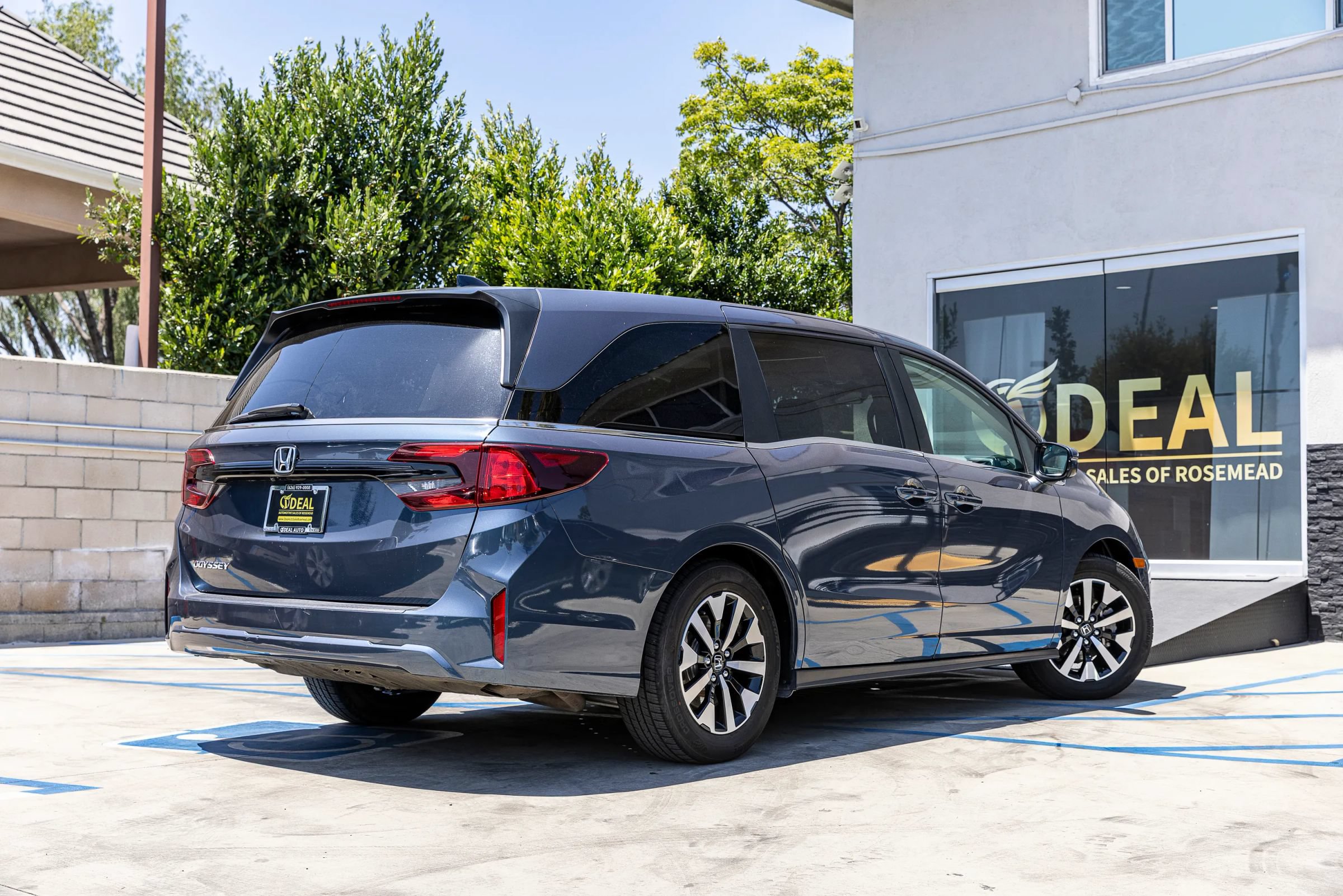 Used 2025 Honda Odyssey EX-L image 14