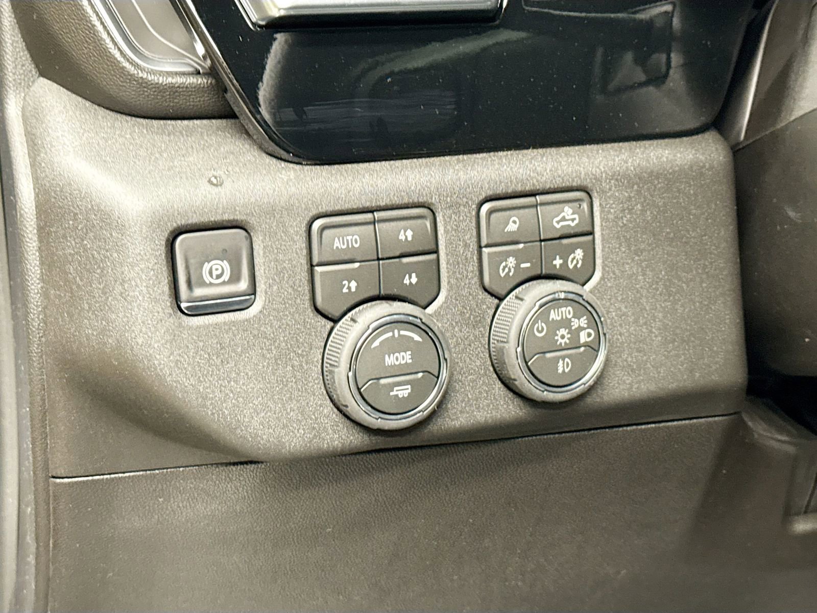 New 2026 Chevrolet Silverado 3500 LTZ w/ LTZ Plus Package AWD/4WD image 13