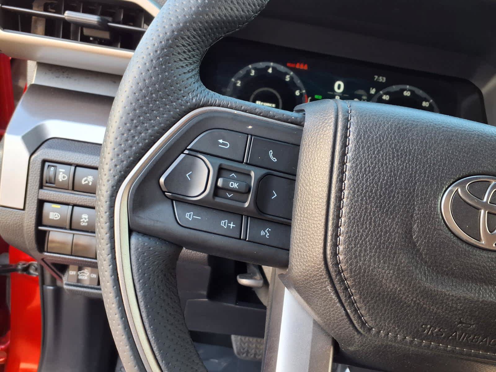 Certified 2025 Toyota Tacoma TRD Off-Road AWD/4WD image 20