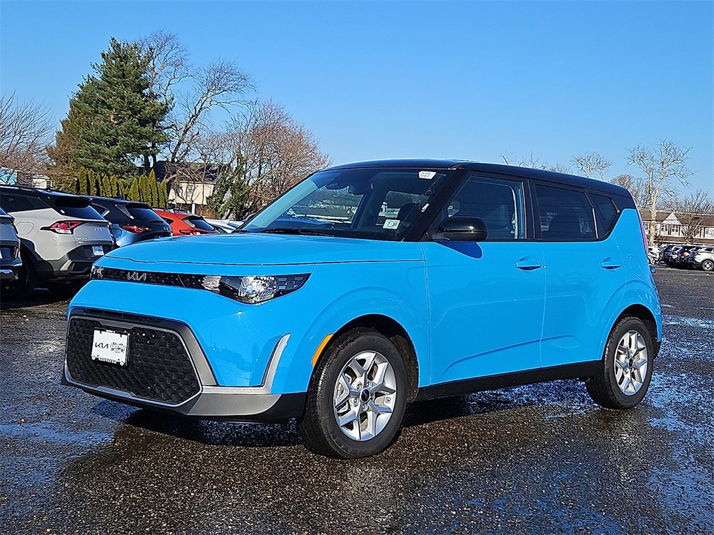 Certified 2025 Kia Soul S image 5