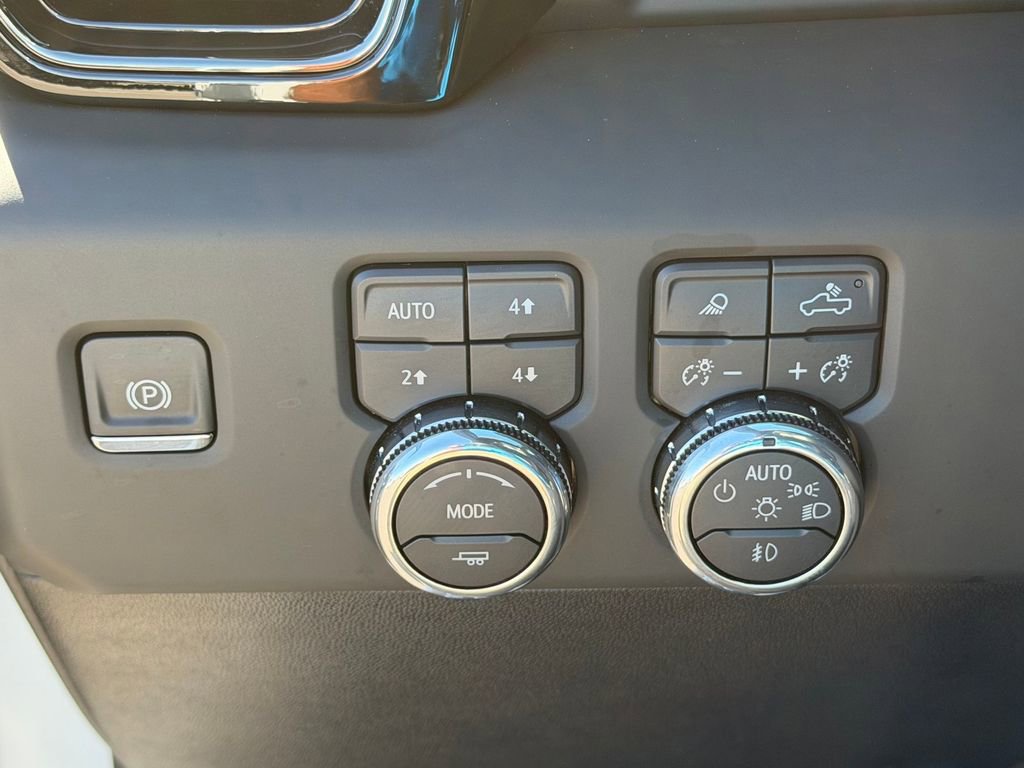Used 2025 GMC Sierra 1500 AT4 image 11