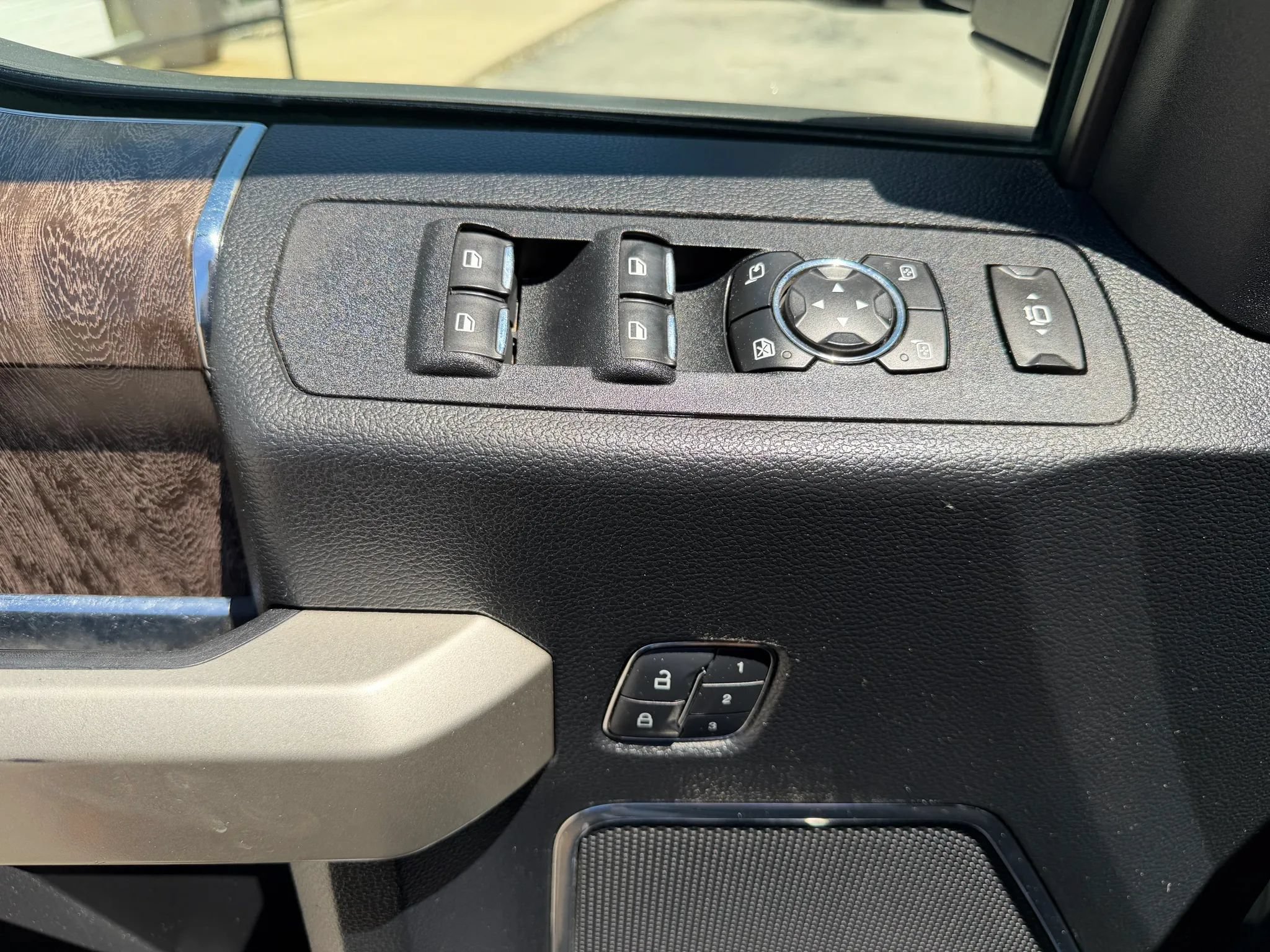 Used 2017 Ford F250 Lariat w/ Chrome Package AWD/4WD image 21