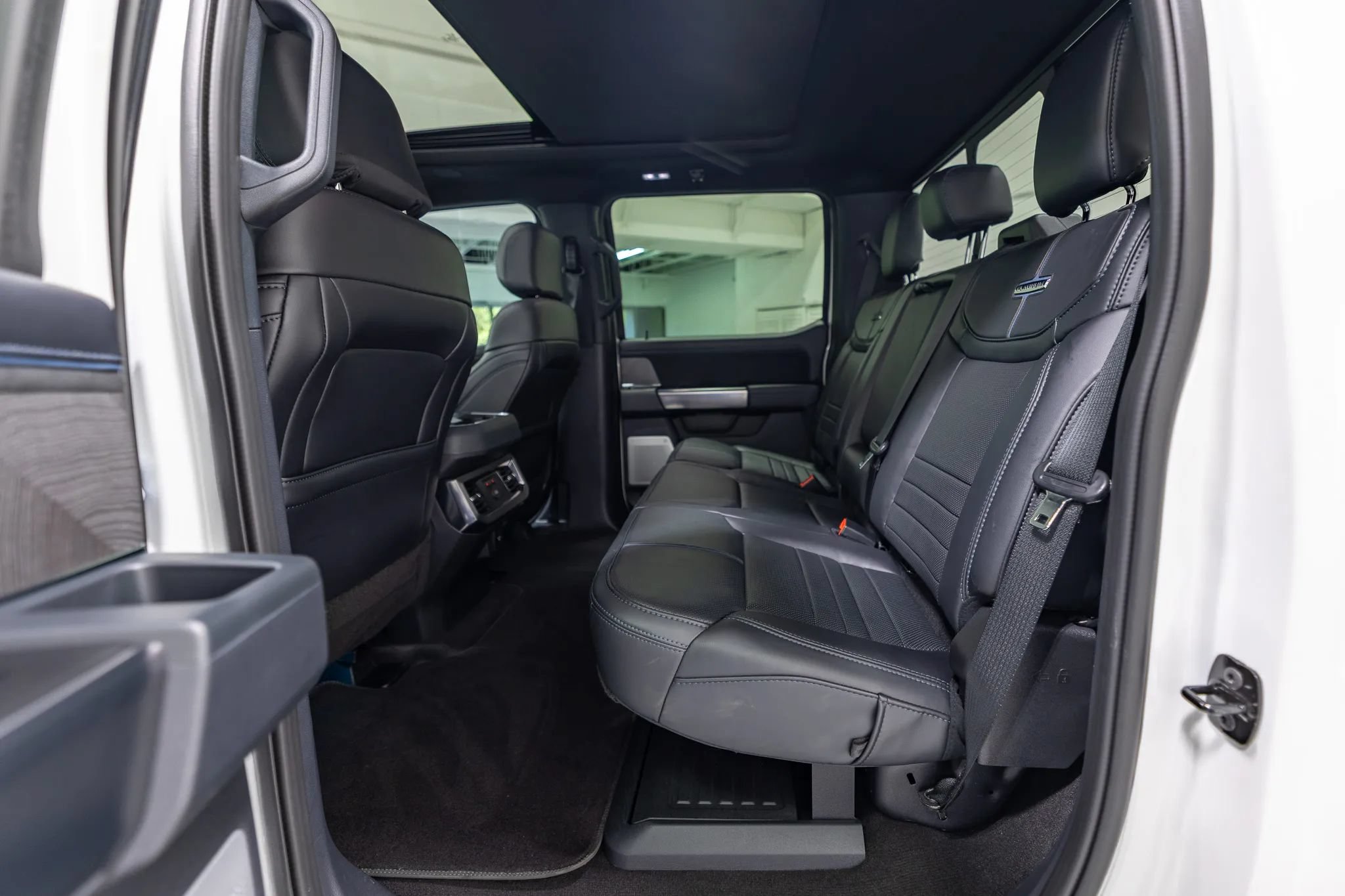 Used 2025 Ford F250 Platinum AWD/4WD image 45