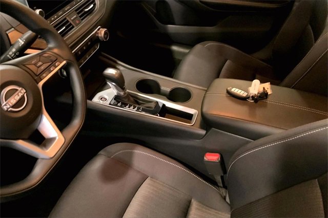 Used 2025 Nissan Altima 2.5 SV image 16