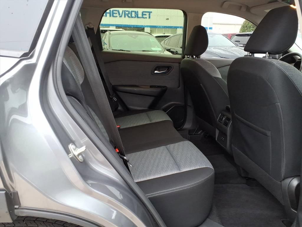 Used 2023 Nissan Rogue SV image 15