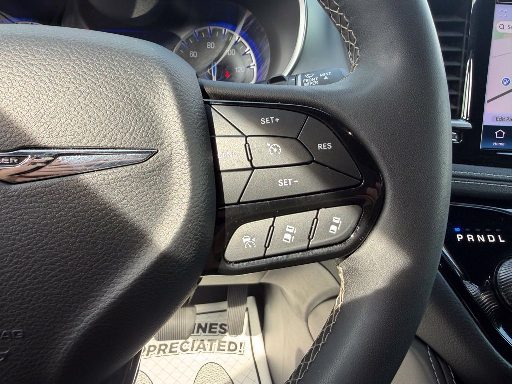 Used 2025 Chrysler Pacifica Limited FWD image 29
