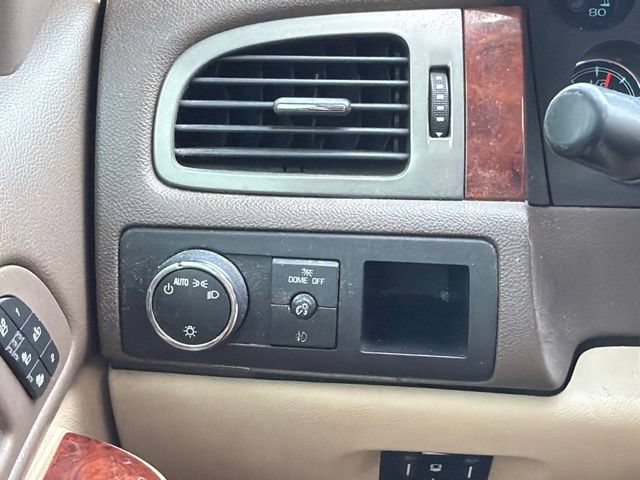 Used 2013 Chevrolet Avalanche LTZ RWD image 38