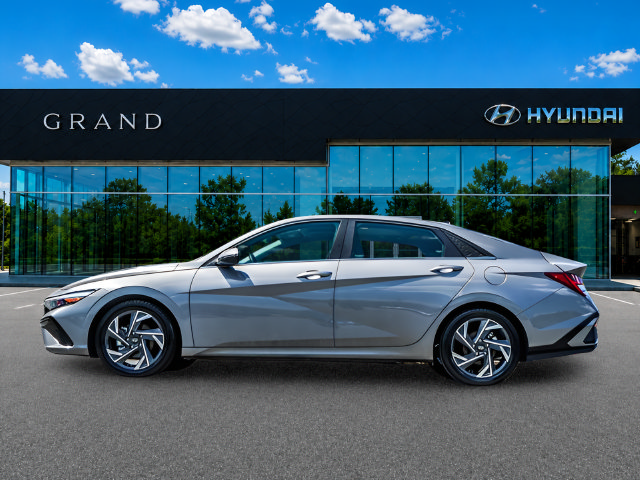 Used 2025 Hyundai Elantra Limited FWD image 8