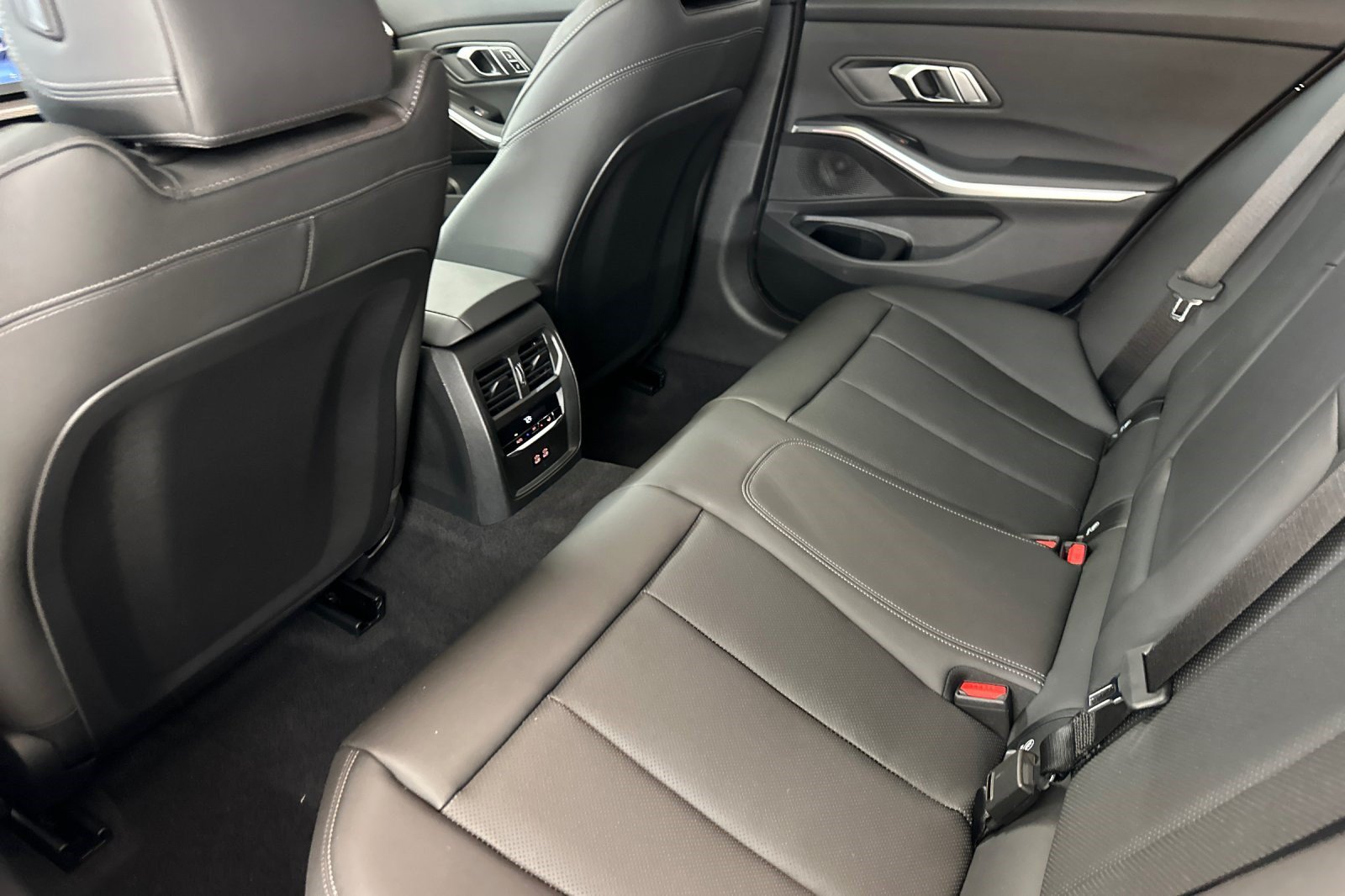 New 2026 BMW 330i Sedan w/ M Sport Package RWD image 20