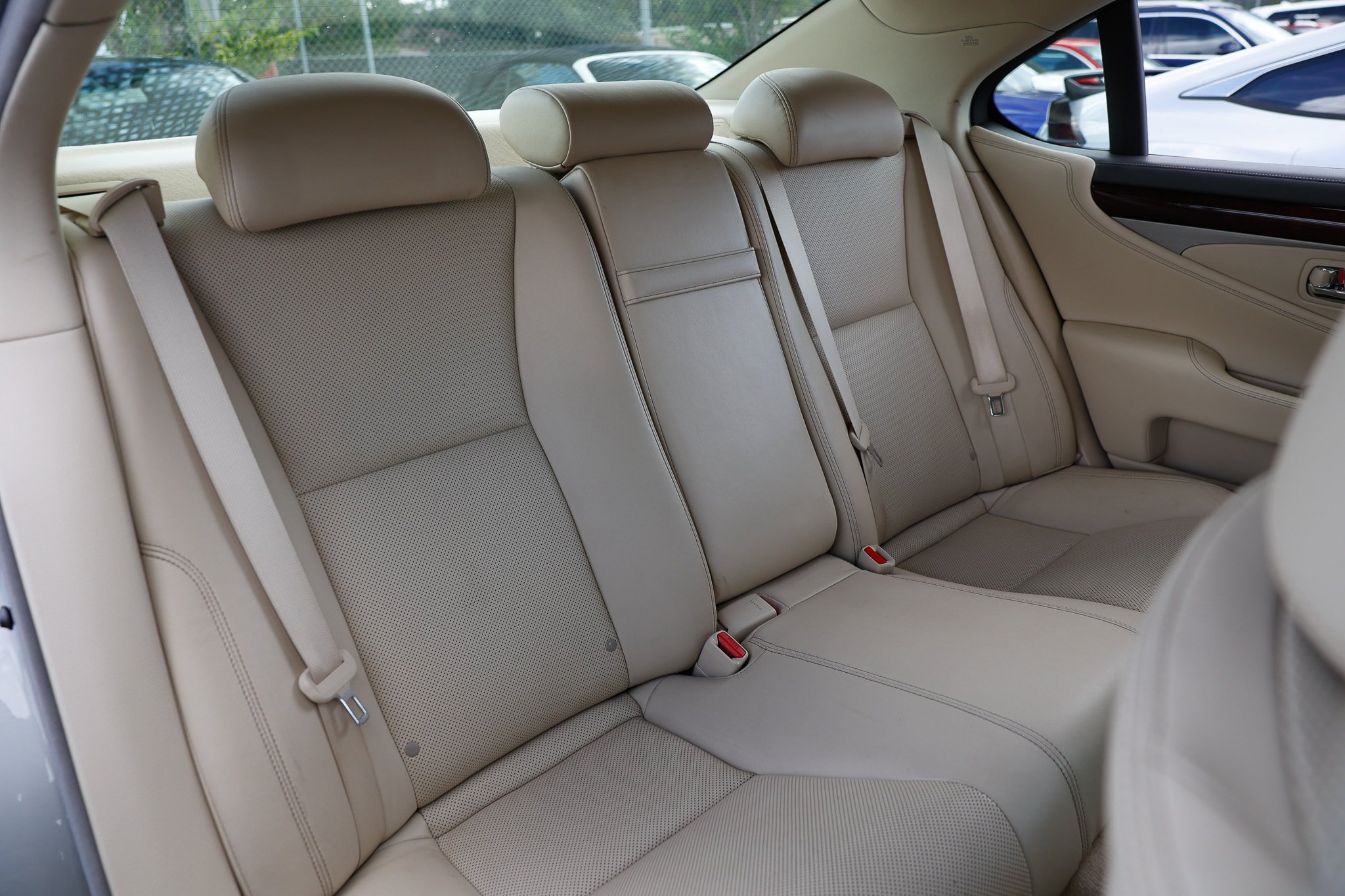 Used 2016 Lexus LS 460 w/ Comfort Package RWD image 19