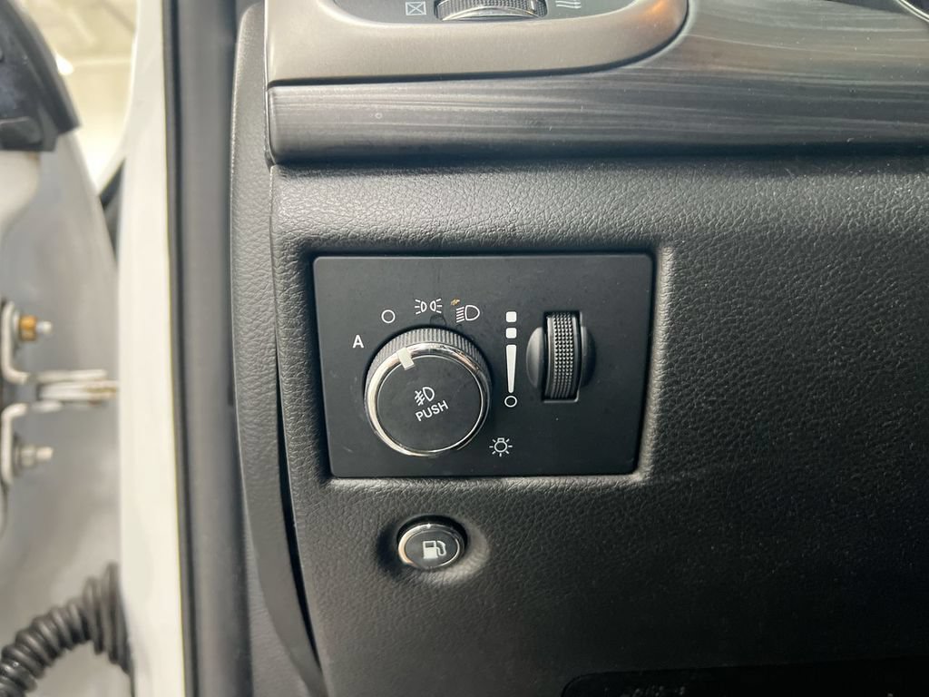 Used 2022 Jeep Grand Cherokee Laredo E AWD/4WD image 19