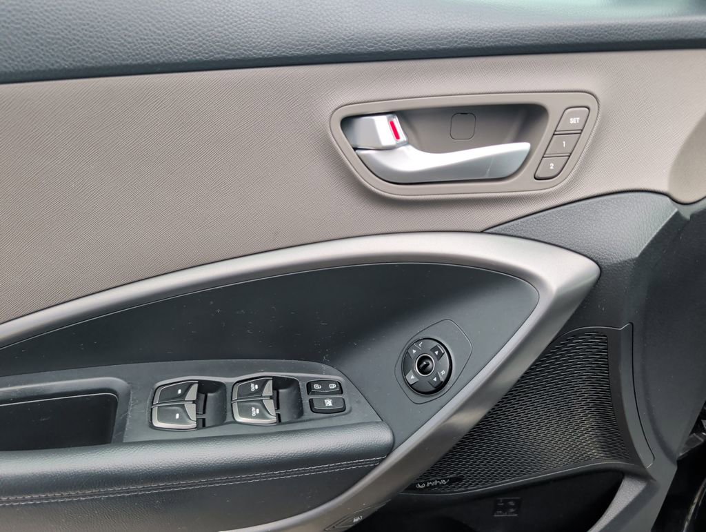 Used 2015 Hyundai Santa Fe Limited w/ Option Group 04 image 10