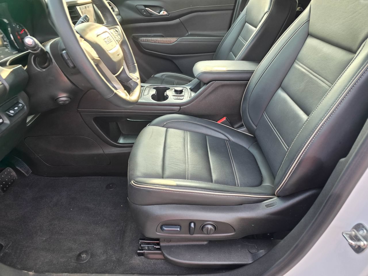 Used 2023 GMC Acadia Denali w/ Denali Ultimate Package AWD/4WD image 9