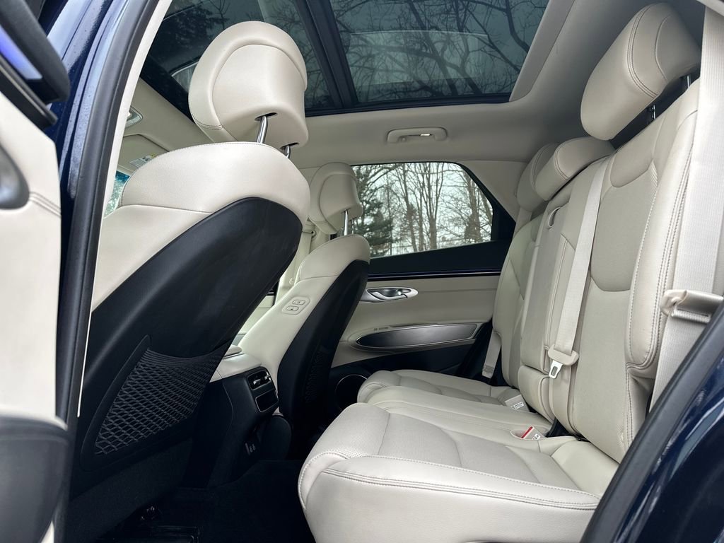 Used 2026 Genesis GV70 2.5T Select image 13