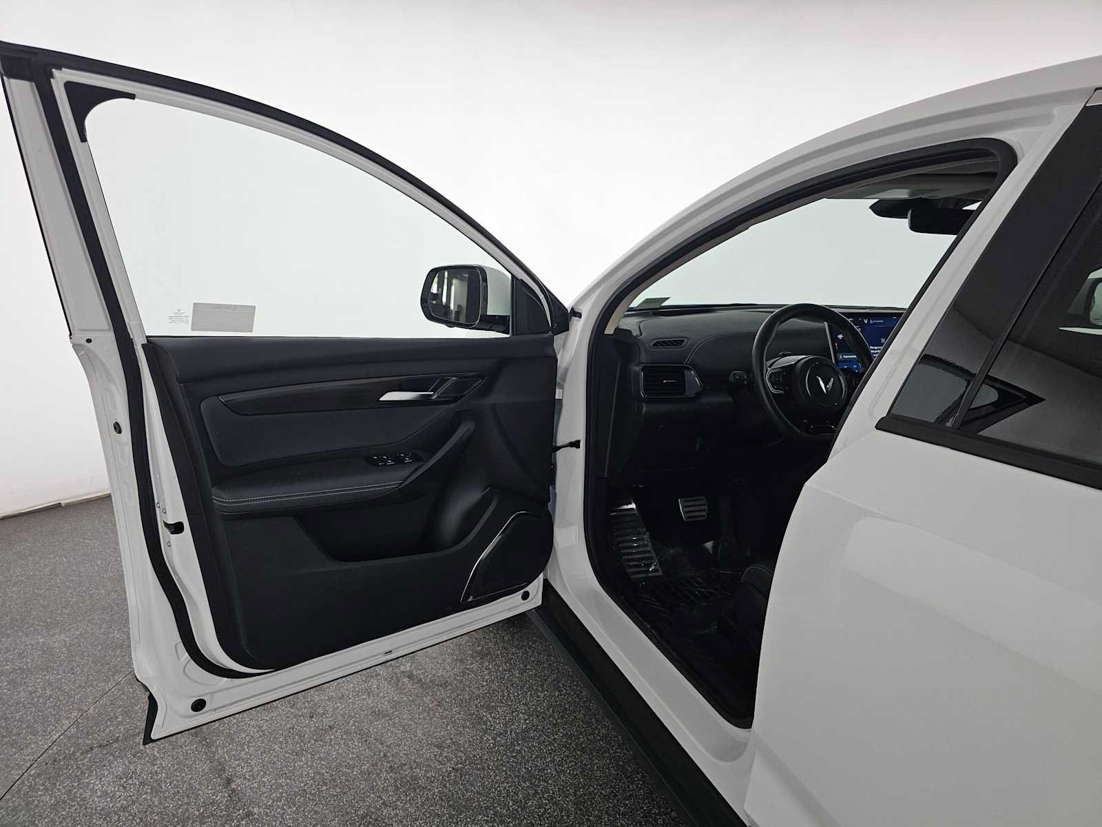 Used 2023 VinFast VF 8 Eco AWD/4WD image 19