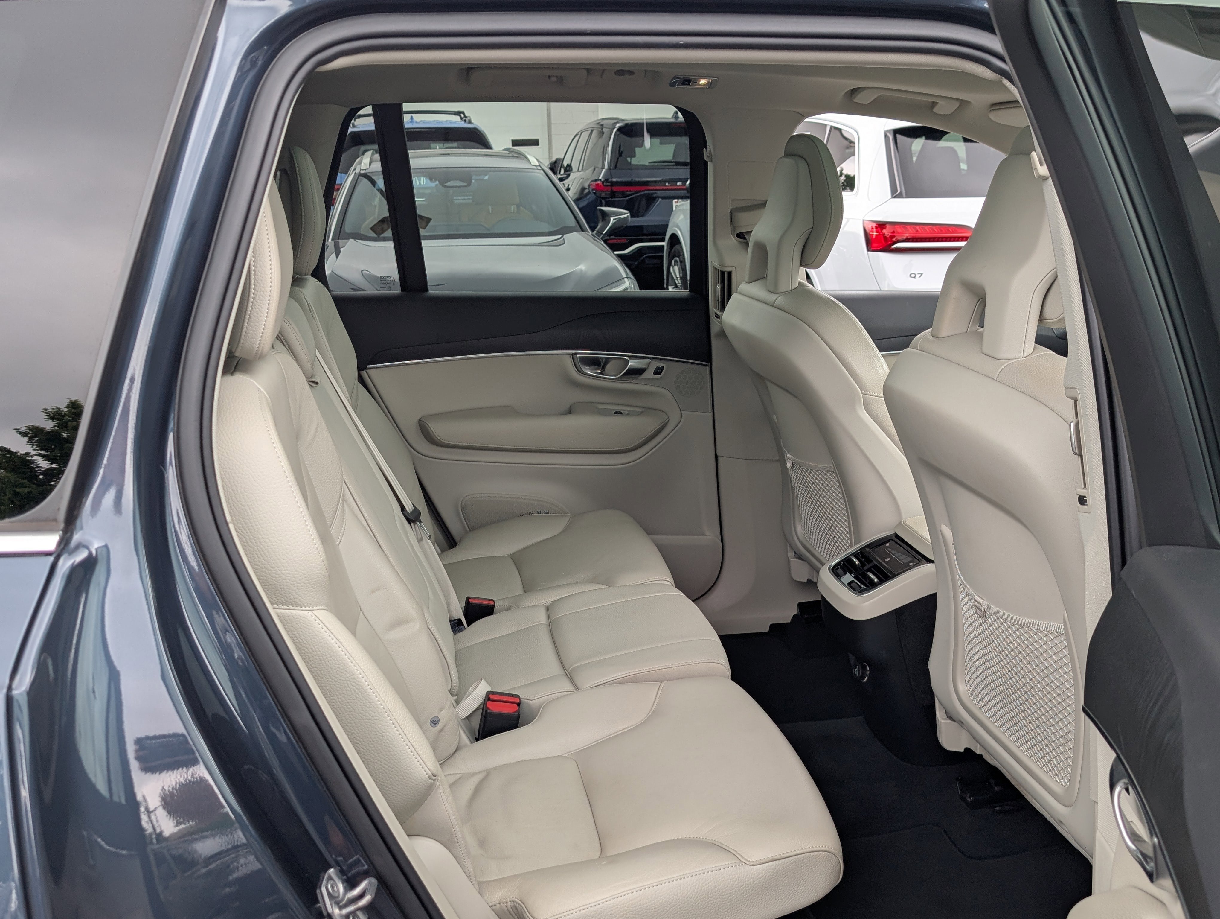 Used 2020 Volvo XC90 T6 Momentum AWD/4WD image 11