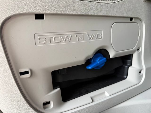 Used 2022 Chrysler Pacifica Limited w/ Uconnect Theater Family Group AWD/4WD image 24