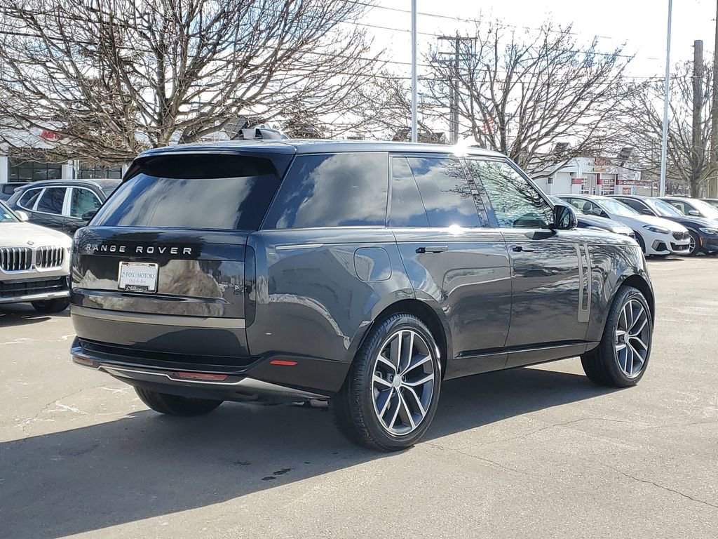 Used 2024 Land Rover Range Rover SE image 3