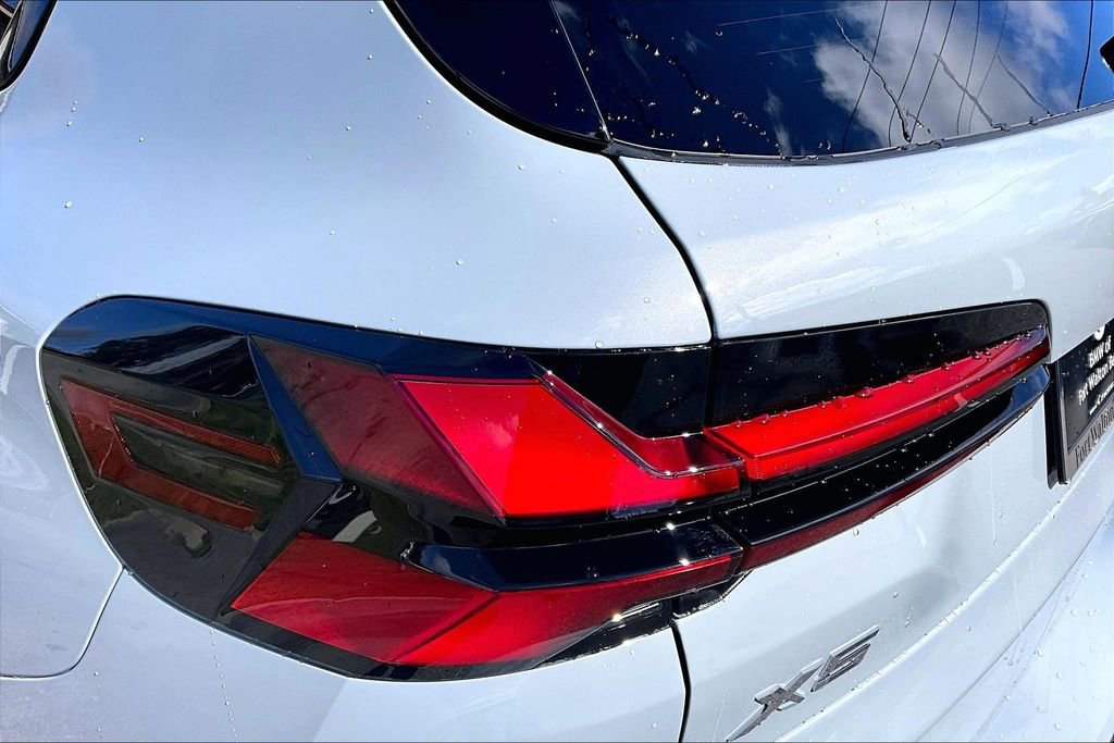 New 2026 BMW X5 xDrive40i w/ M Sport Package AWD/4WD image 14