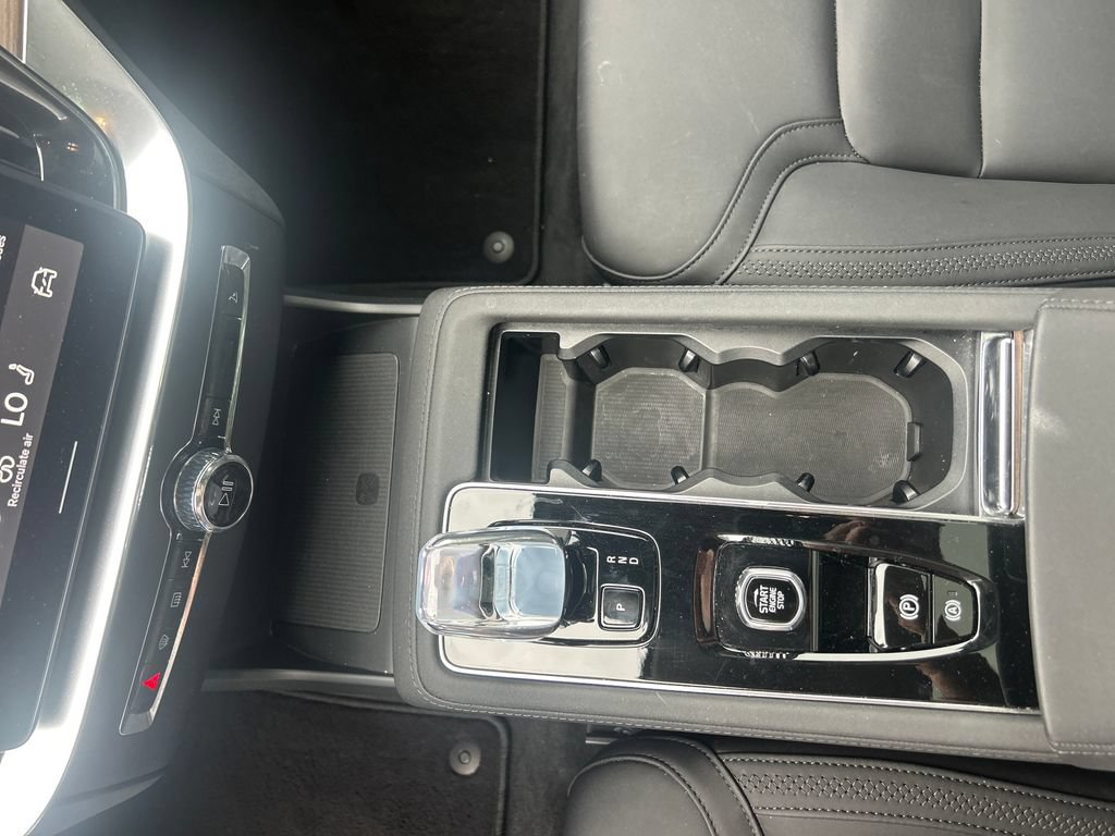 Used 2025 Volvo XC90 B5 Plus AWD/4WD image 28