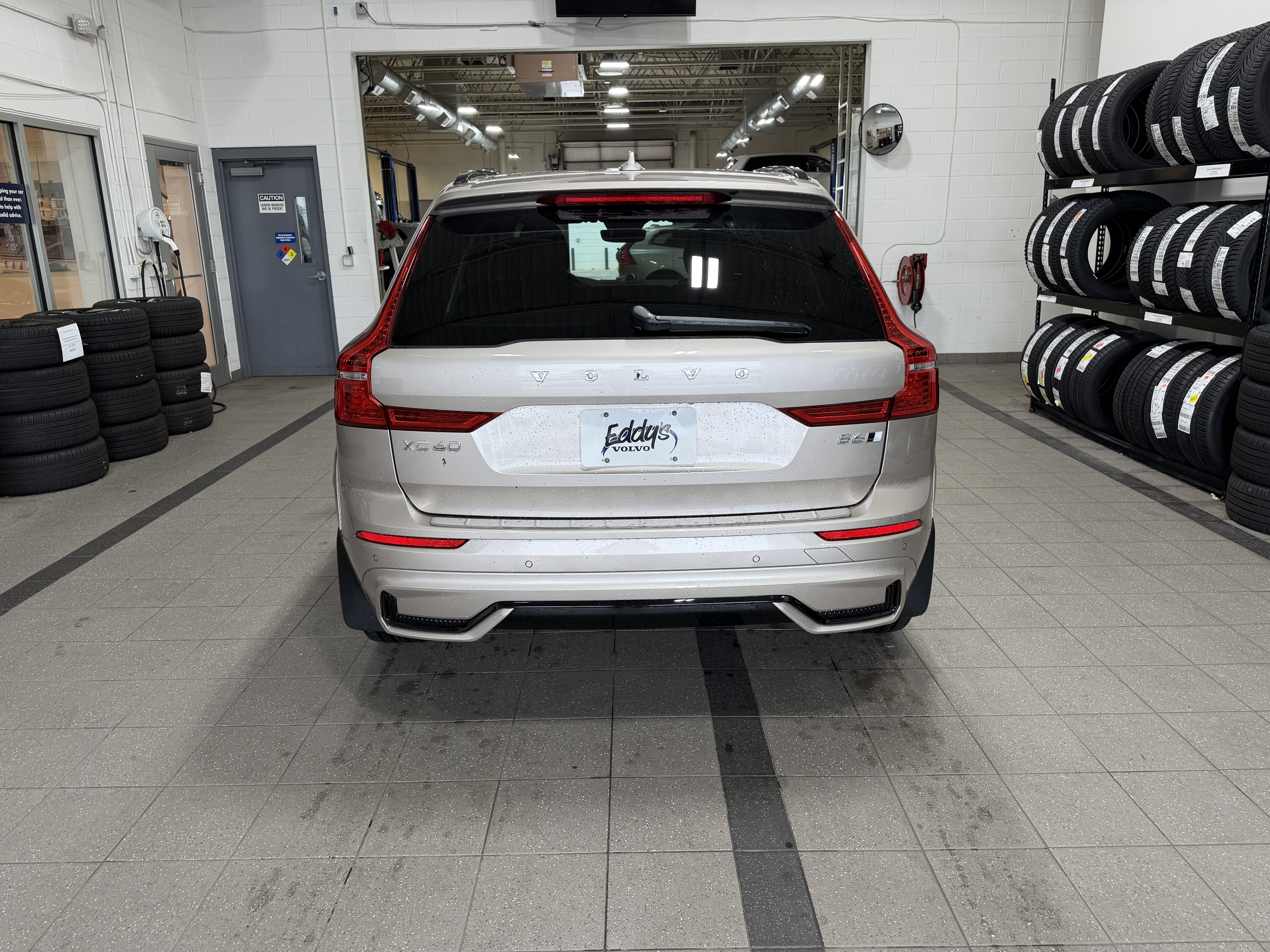 Used 2023 Volvo XC60 B6 Ultimate w/ Climate Package AWD/4WD image 5