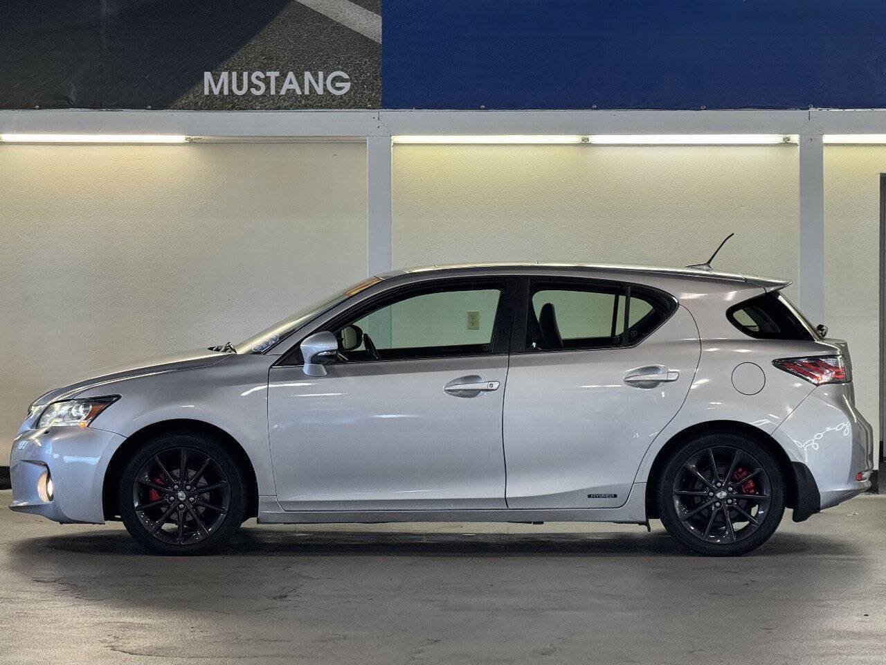Used 2012 Lexus CT 200h Premium w/ Leather Pkg FWD image 16