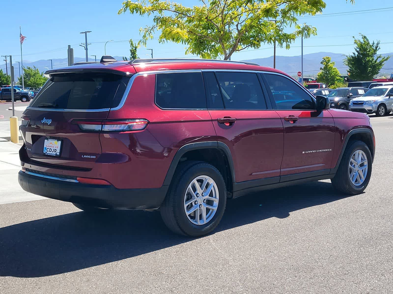 Used 2022 Jeep Grand Cherokee L Laredo w/ Luxury Tech Group I AWD/4WD image 5