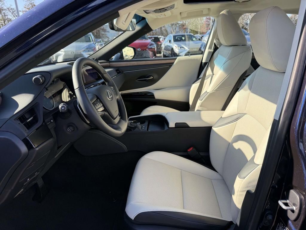 Used 2025 Lexus ES 300h w/ Premium Package image 12