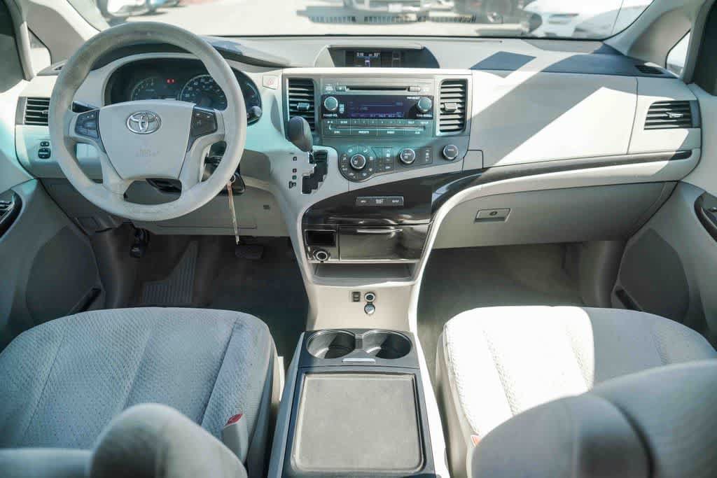 Used 2012 Toyota Sienna LE w/ Towing Pkg FWD image 11