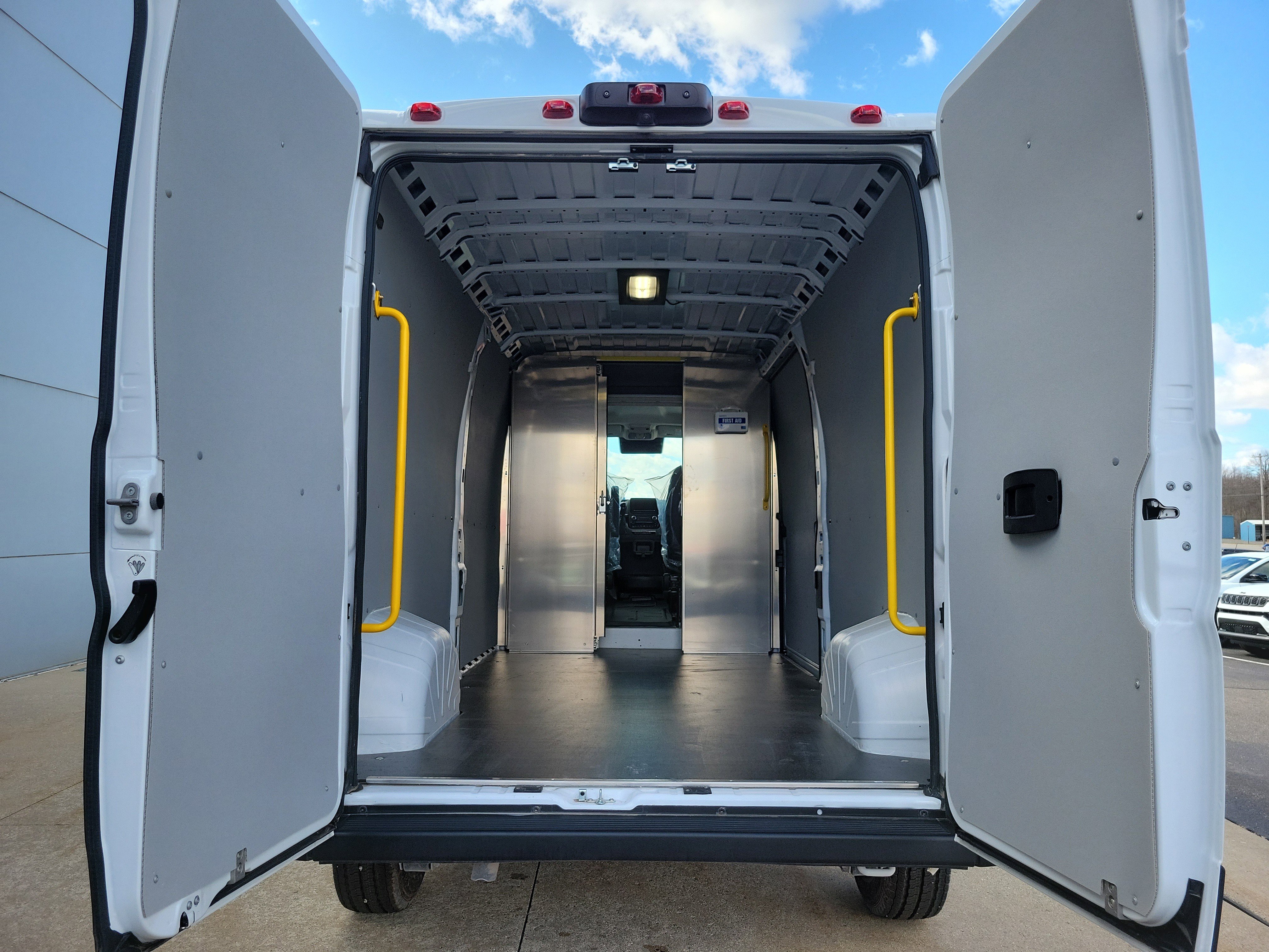 Used 2025 RAM ProMaster 2500 w/ Convenience Group FWD image 17