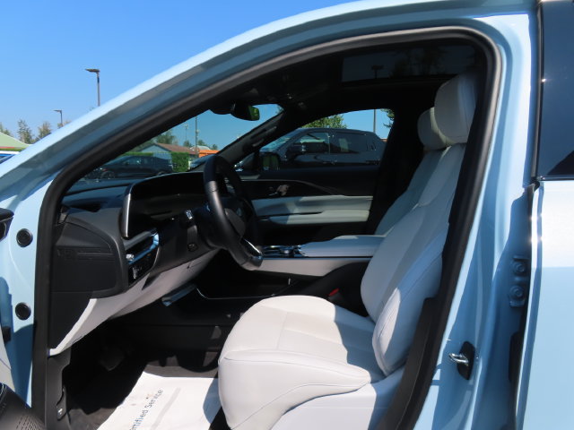Certified 2024 Cadillac Lyriq Luxury AWD/4WD image 11
