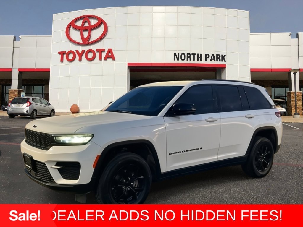 Used 2024 Jeep Grand Cherokee Altitude RWD image 1