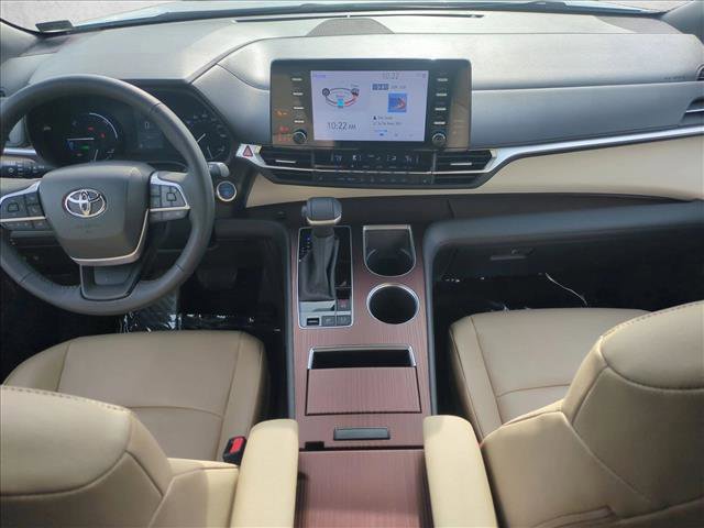 Used 2023 Toyota Sienna XLE image 17