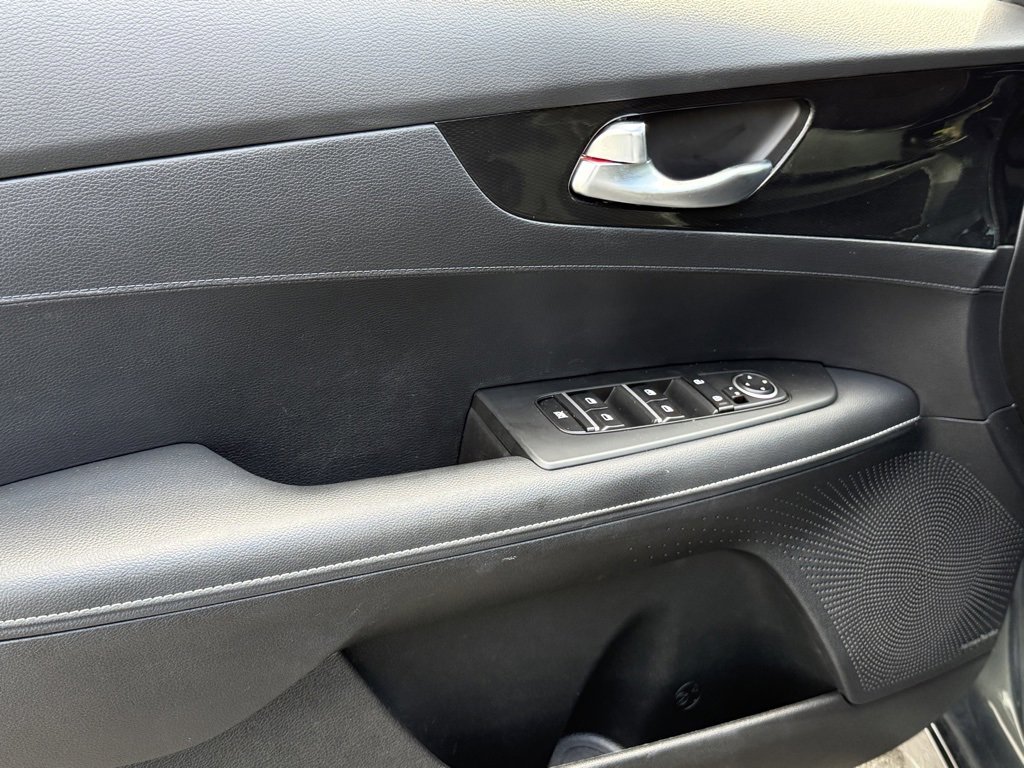 Used 2024 Kia Forte GT-Line w/ GT-Line Premium Package image 16