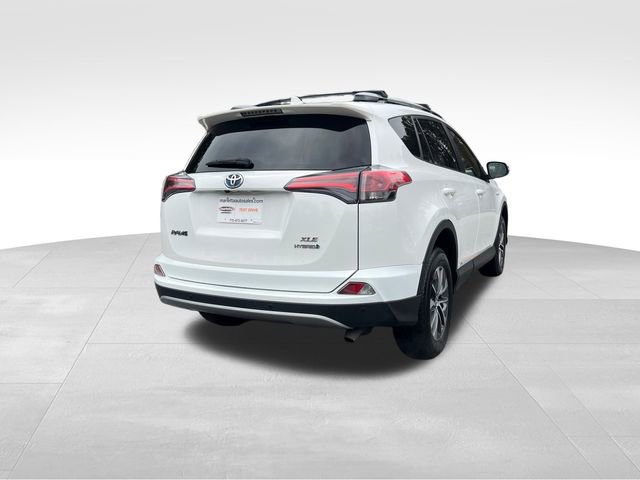 Used 2018 Toyota RAV4 XLE image 5