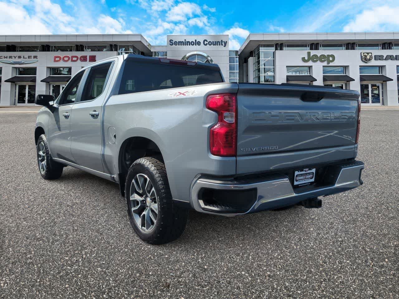 Used 2024 Chevrolet Silverado 1500 LT image 6