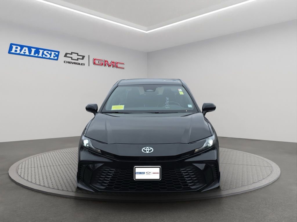 Used 2025 Toyota Camry SE image 3