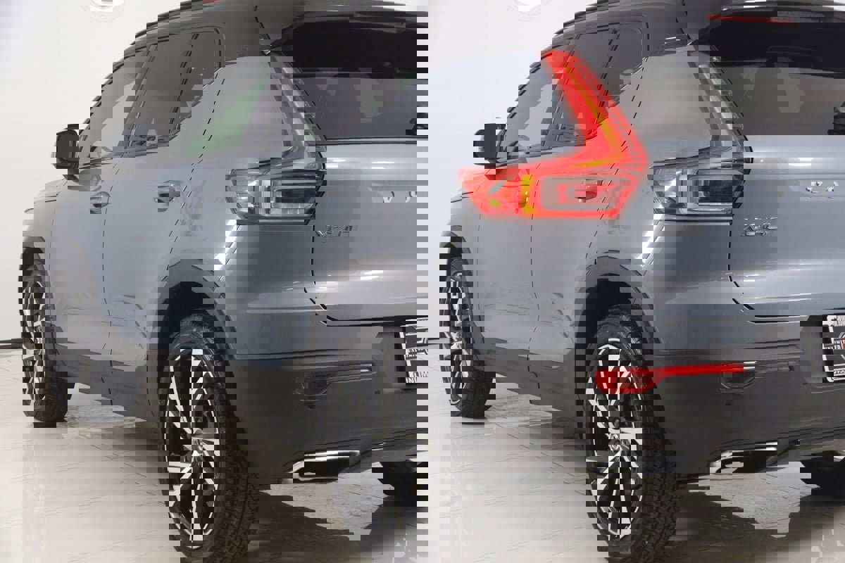 Used 2020 Volvo XC40 T5 R-Design image 23