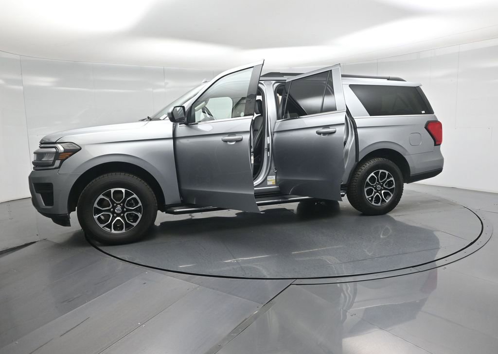 Used 2023 Ford Expedition Max XLT image 38
